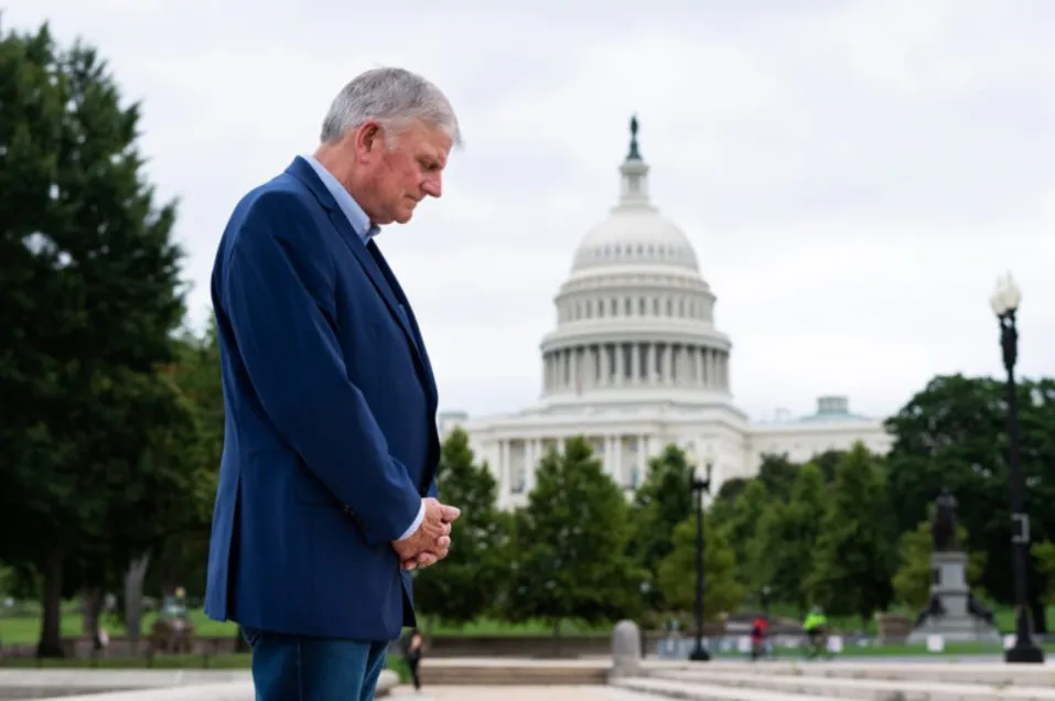 Franklin Graham insta a los estadounidenses a que se vuelvan a Dios